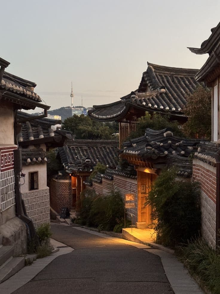 Global Korea Scholarship undergraduate students on a Korean campus