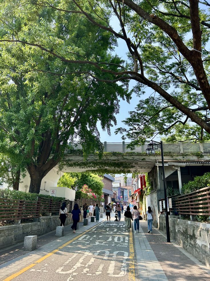 A street scene in a Korean city outside Seoul